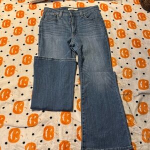726 Levi’s High Rise Flare (29x30)